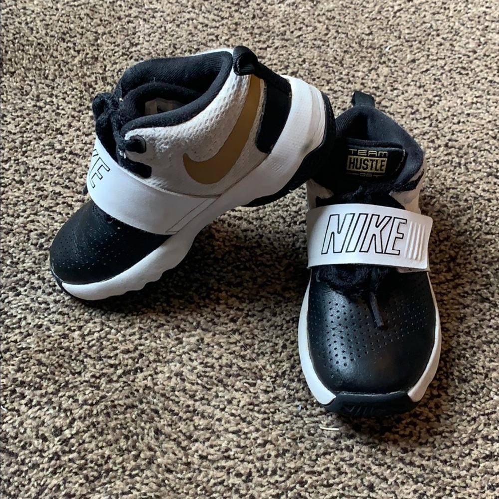 Boys Nike Team Hustle size 11C